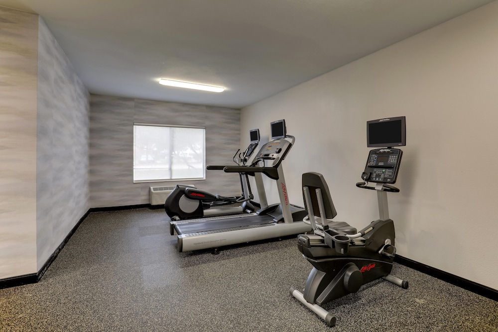 Best Western Plus Las Colinas Inn & Suites 36/58