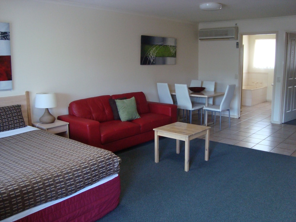 Beachcomber Motel And Apartments 38/63