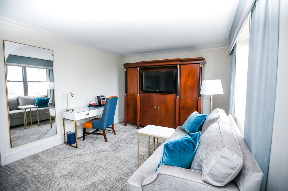The Dunhill Hotel 20/22
