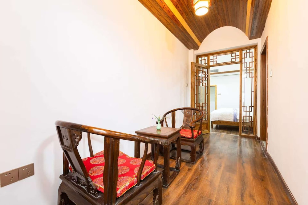 Hotel California Zhangjiajie 40/50