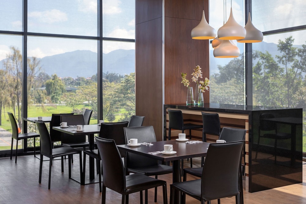 Fairfield by Marriott Bogota Embajada 38/50