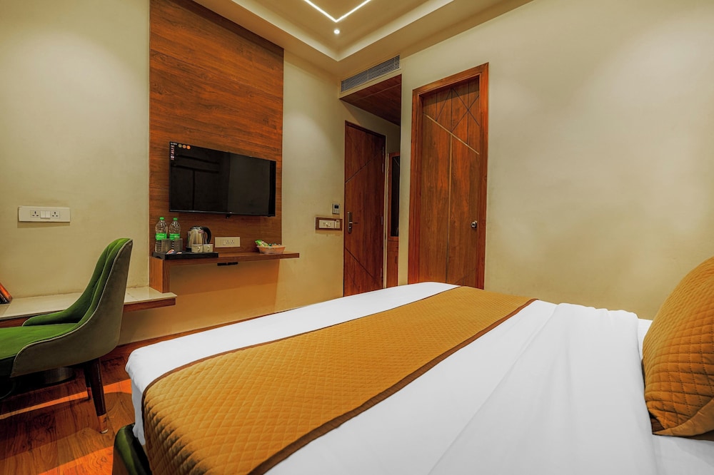 INDUS HOTEL 16/51