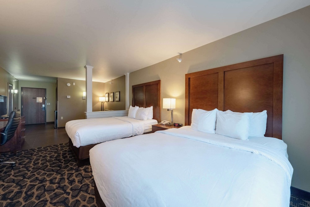 Comfort Inn Suites 24/75