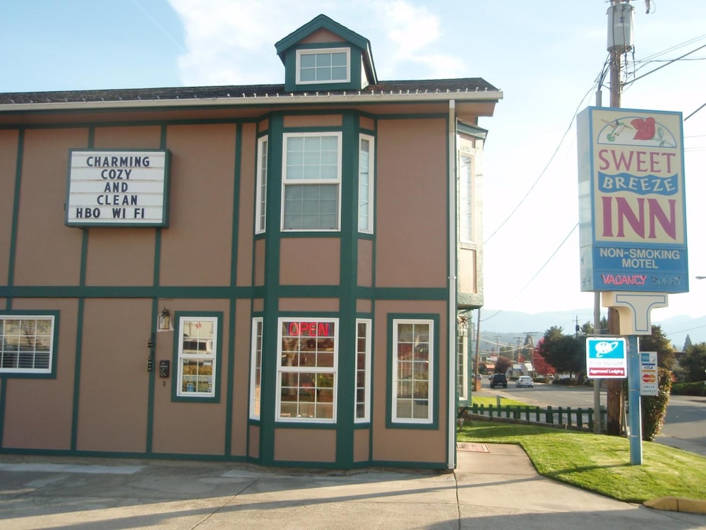 Sweet Breeze Inn 1/65