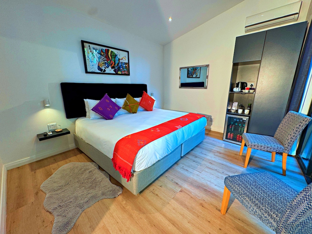 Point B Guest House 26/75