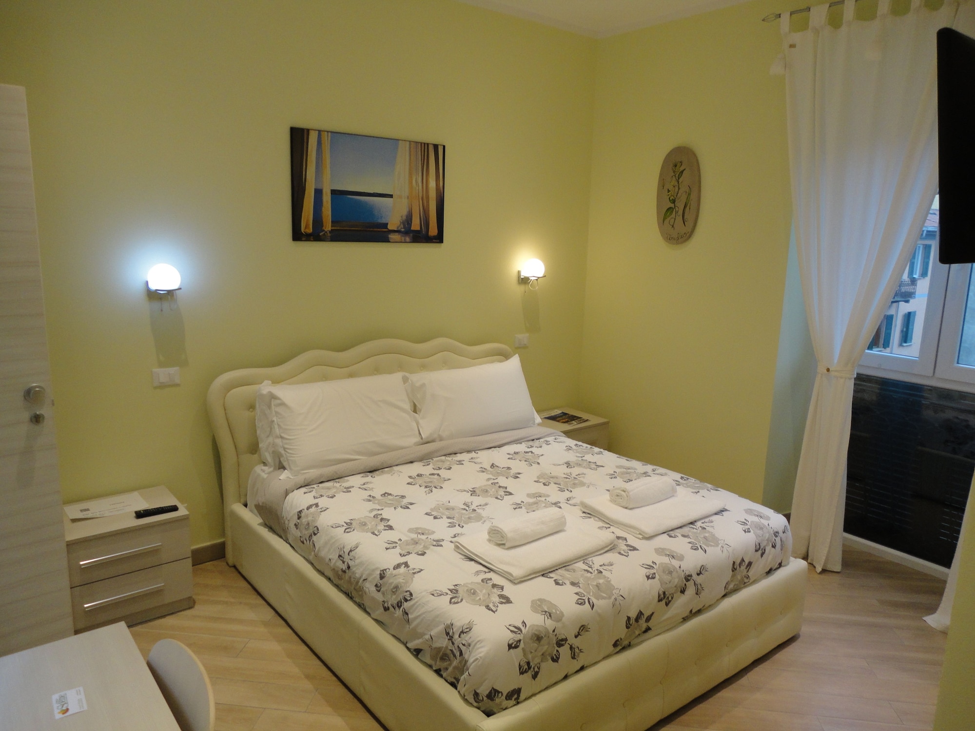 ROOM, DOUBLE BED
