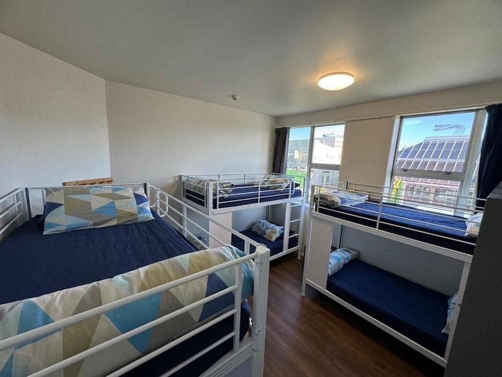MIXED DORM, 6 PEOPLE