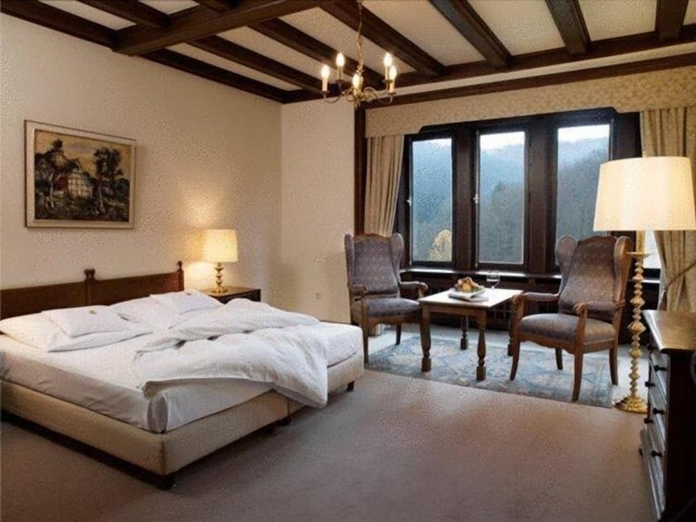Hotel und Restaurant Burg Schnellenberg 28/54
