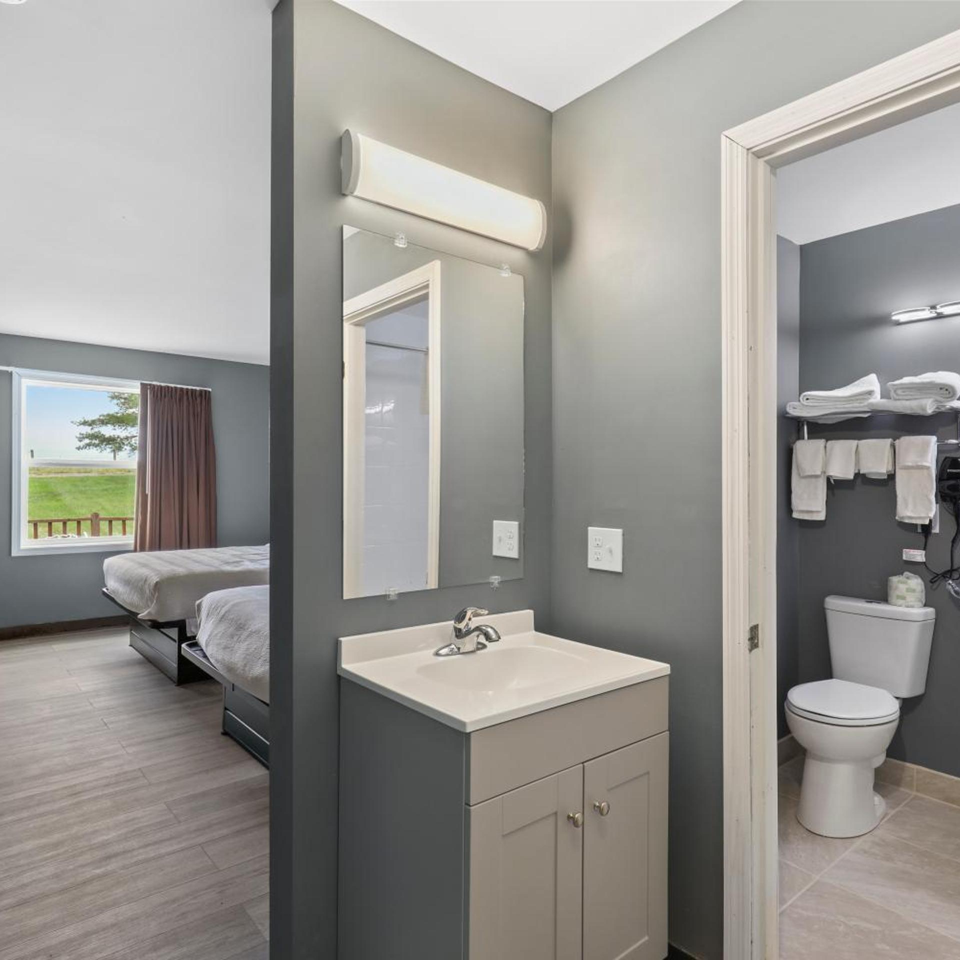 Four Seasons Country Inn 39/45