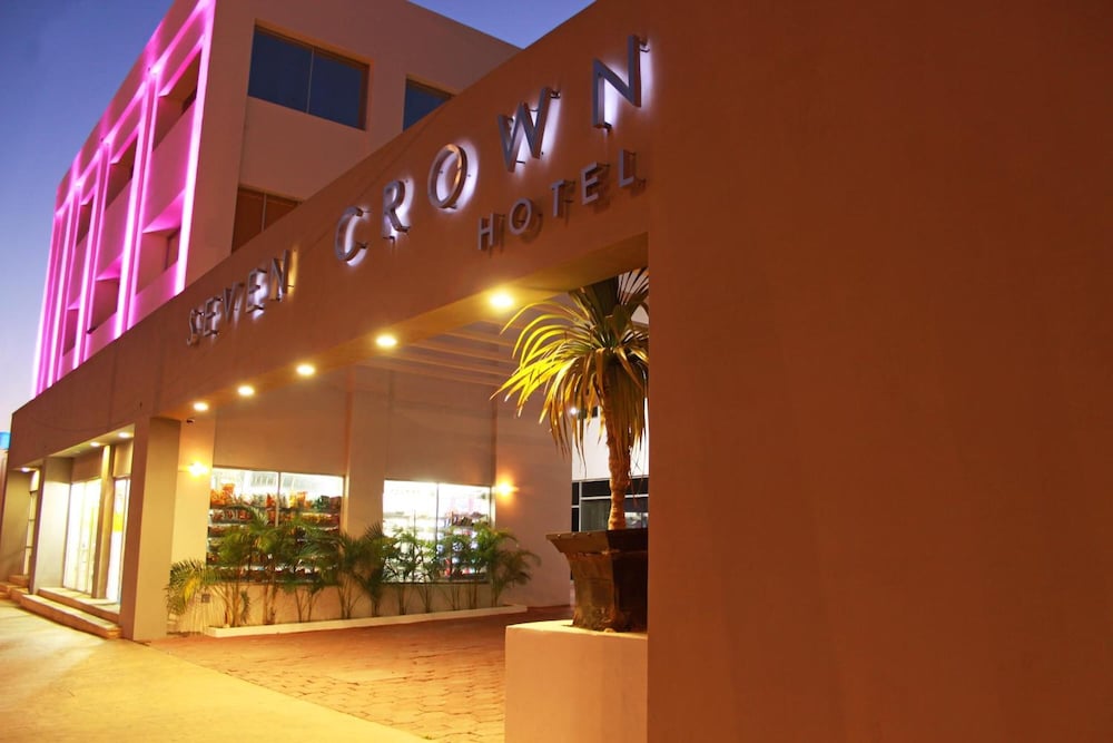 Seven Crown Express & Suites by Kavia 2/50
