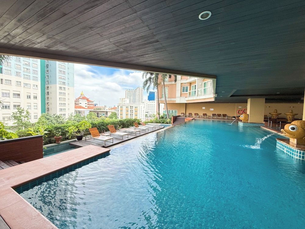 The Narathiwas Hotel and Residence Sathorn Bangkok 61/63