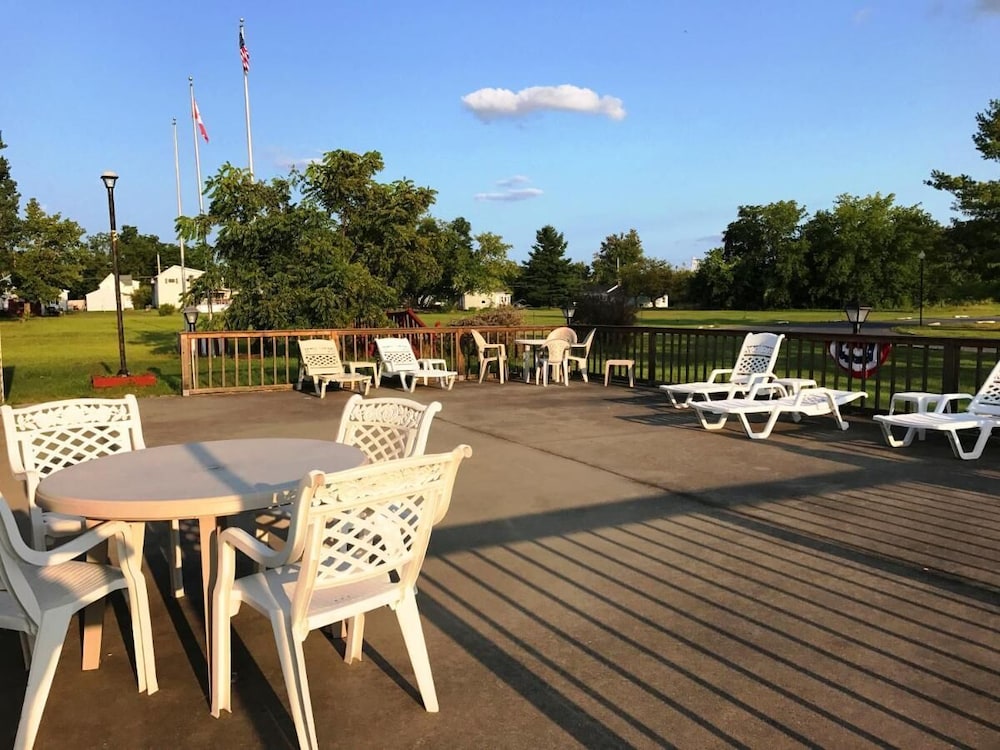 Adirondack Efficiencies Ex Econo Lodge Watertown 33/43