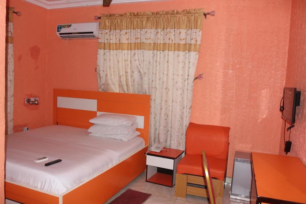 Grand Decent Hotel And Suites 6/14