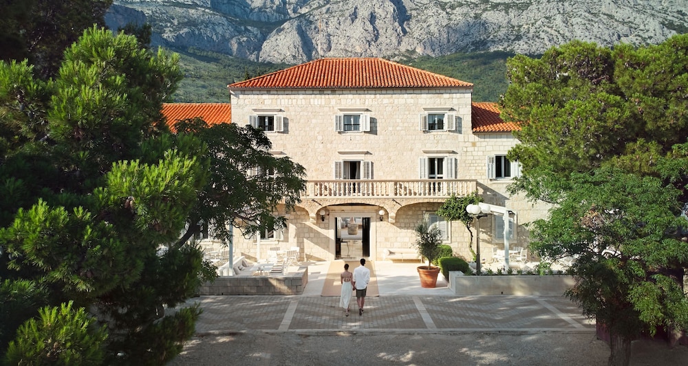 Heritage Hotel Kastelet in TUCEPI
