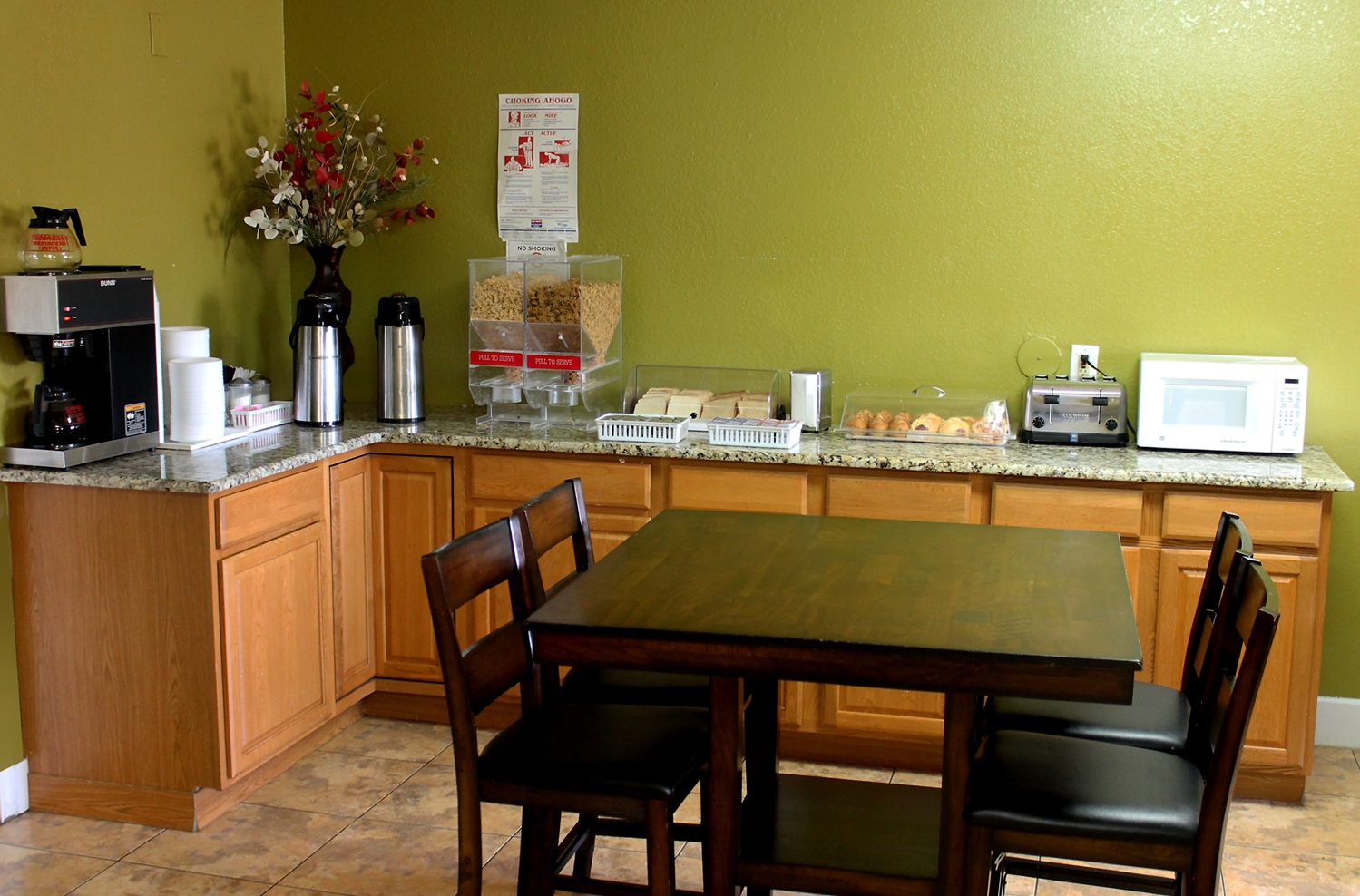 Americas Best Value Inn - Frost Bank Center 33/36