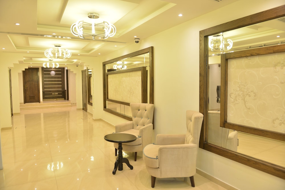 البرج الأول للشقق الفندقية(The First Tower Hotel Apartment) 24/29