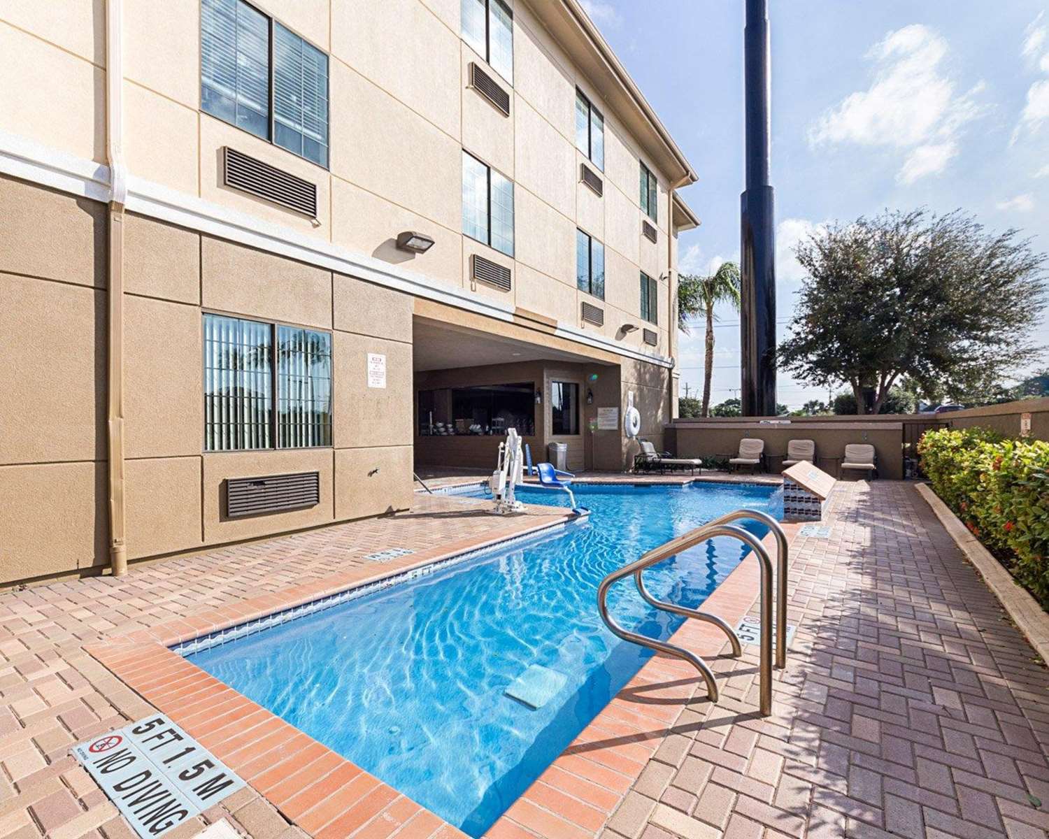 Comfort Suites McAllen Airport and La Plaza Mall 17/18