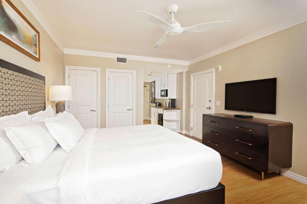 PENTHOUSE, STUDIO, KING BED, KITCHENETTE
