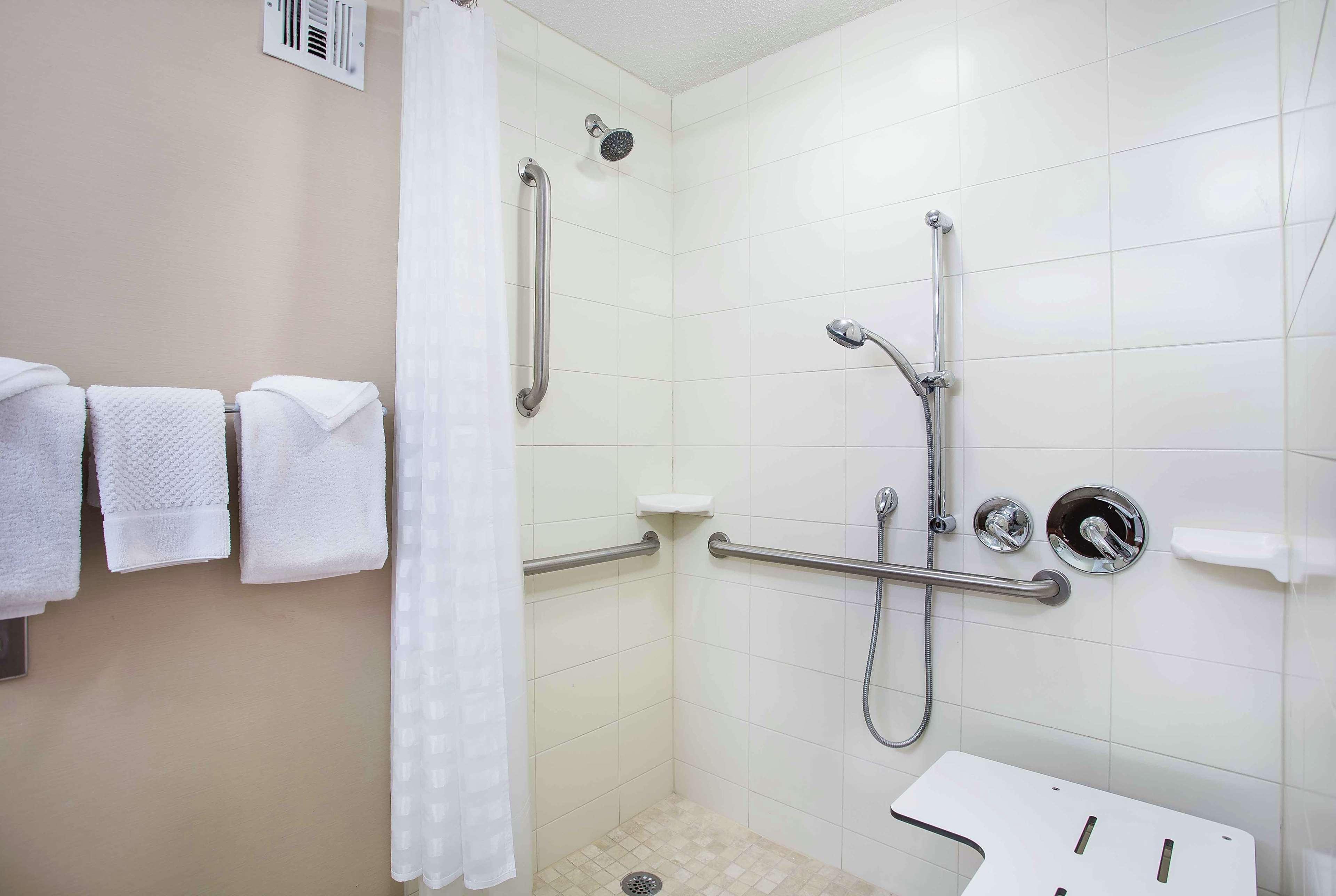 1 BEDROOM, SUITE, KING BED, ACCESSIBLE