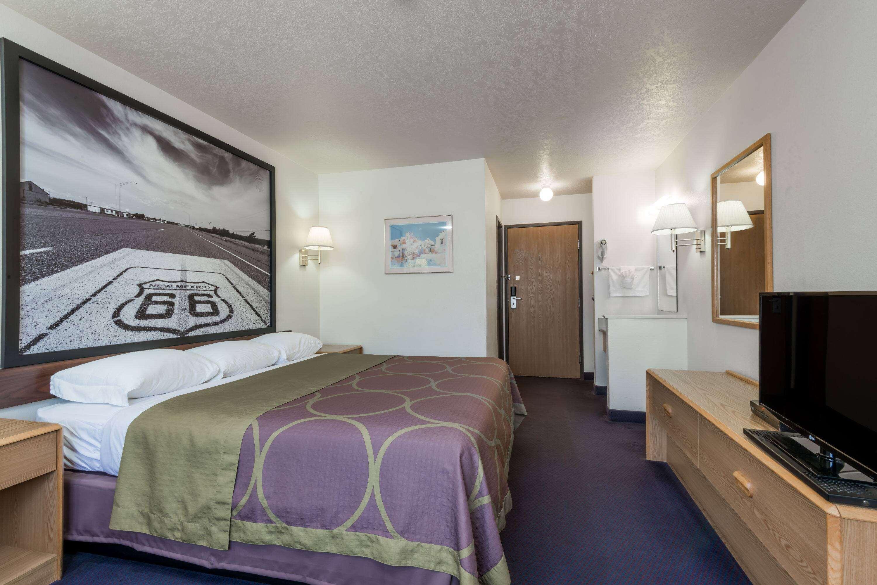 Super 8 By Wyndham Bernalillo 16/26