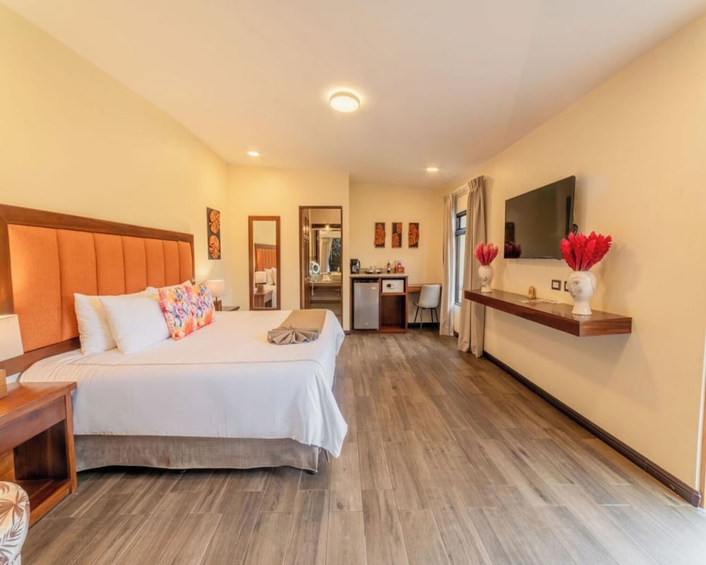 Forest, Deluxe, King Bed, Hot Tub