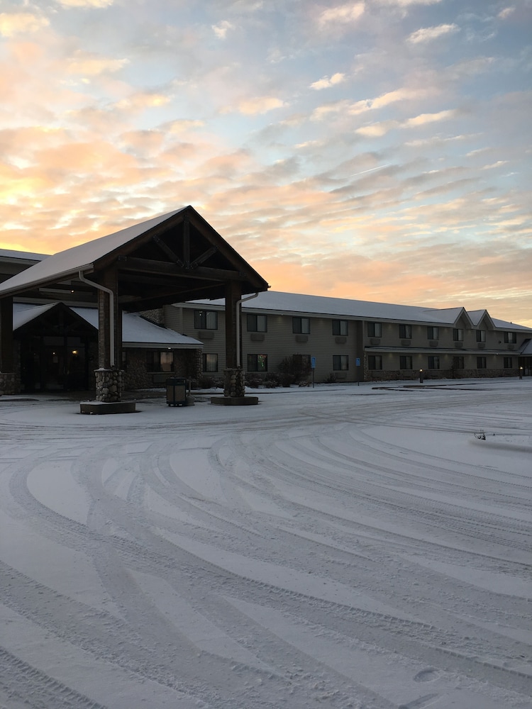 Mooselake Lodge 27/30