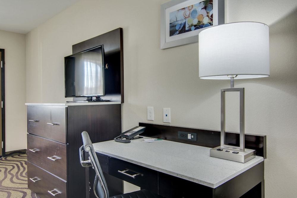Quality Inn & Suites Athens University Area 29/57
