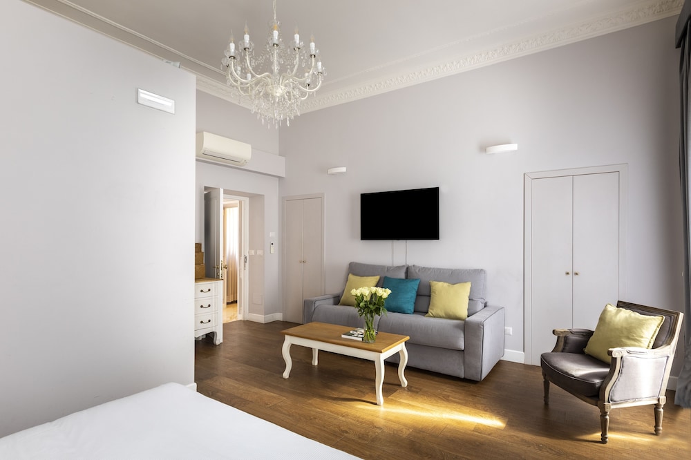 Spagna Art & Suites 44/58
