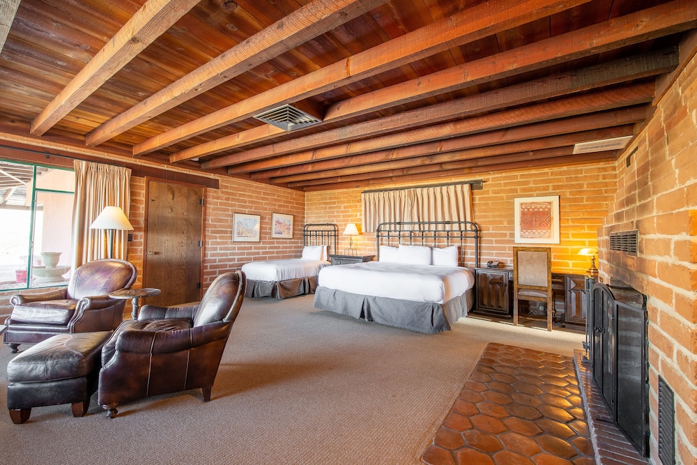 Casita, Classic, 1 King and 1 Single Beds, King and Twin Beds
