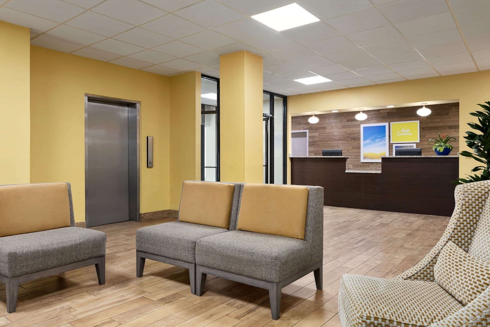 Hotel Bo, a Days Inn by Wyndham Chattanooga Downtown 28/48