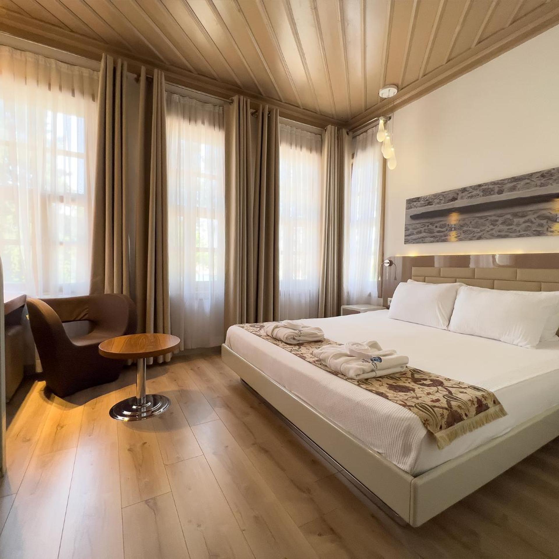 Standard, Double Bed, Lateral Side Sea View، Puding Hotel 7/10