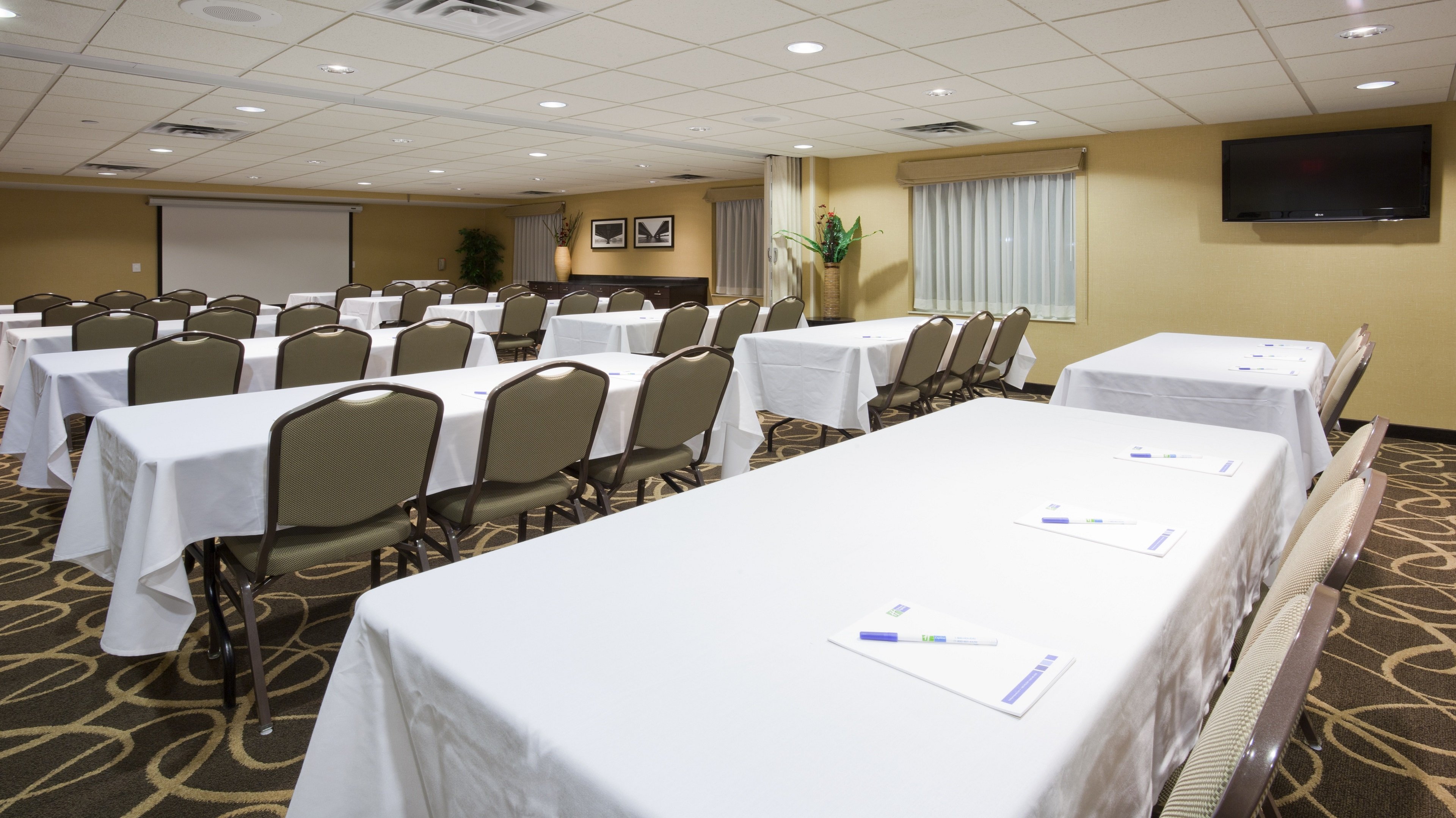 Holiday Inn Express Hotel Suites Rogers 48/51