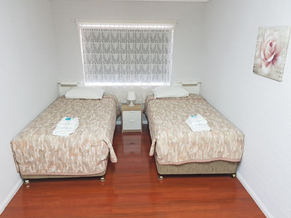 Maria Motel 20/60
