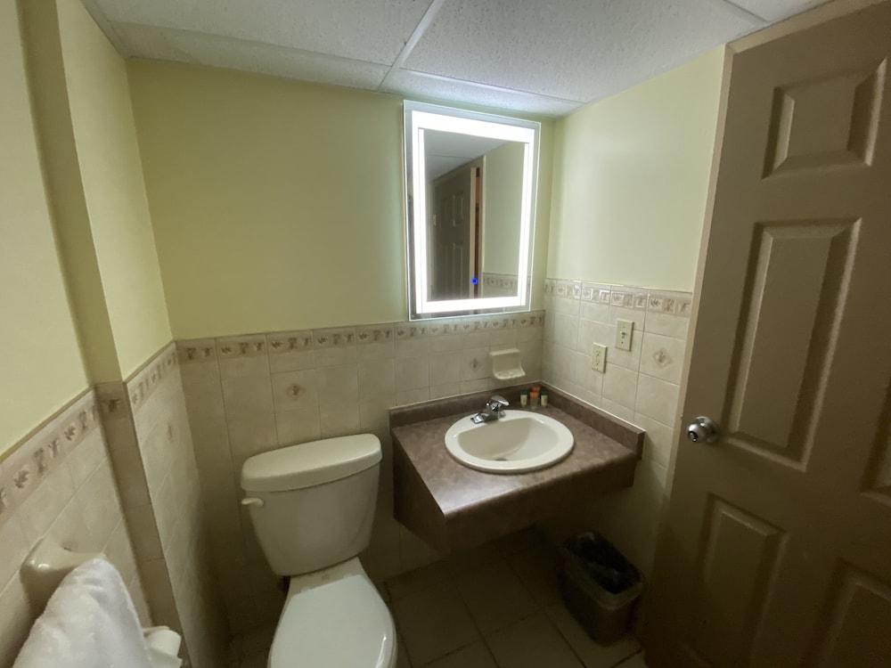 Super 8 By Wyndham Niagara Falls By The Falls 15/39