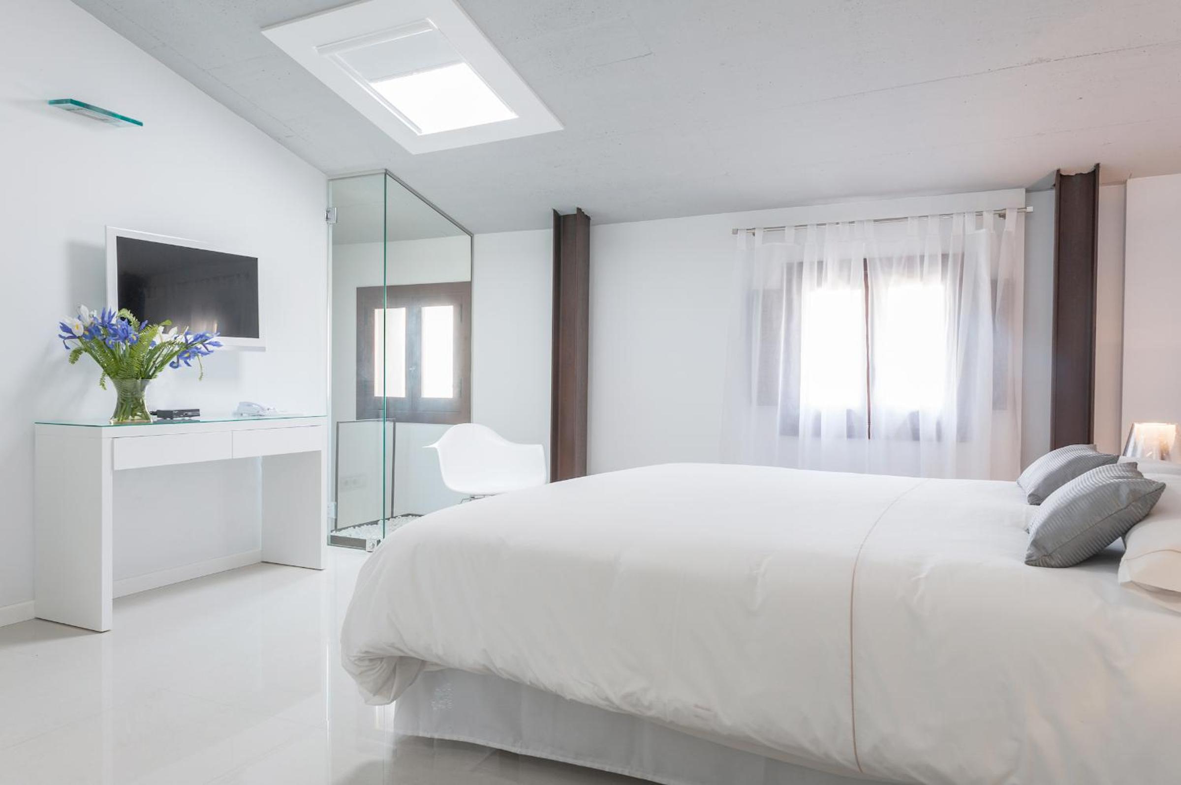 Room, Double Bed