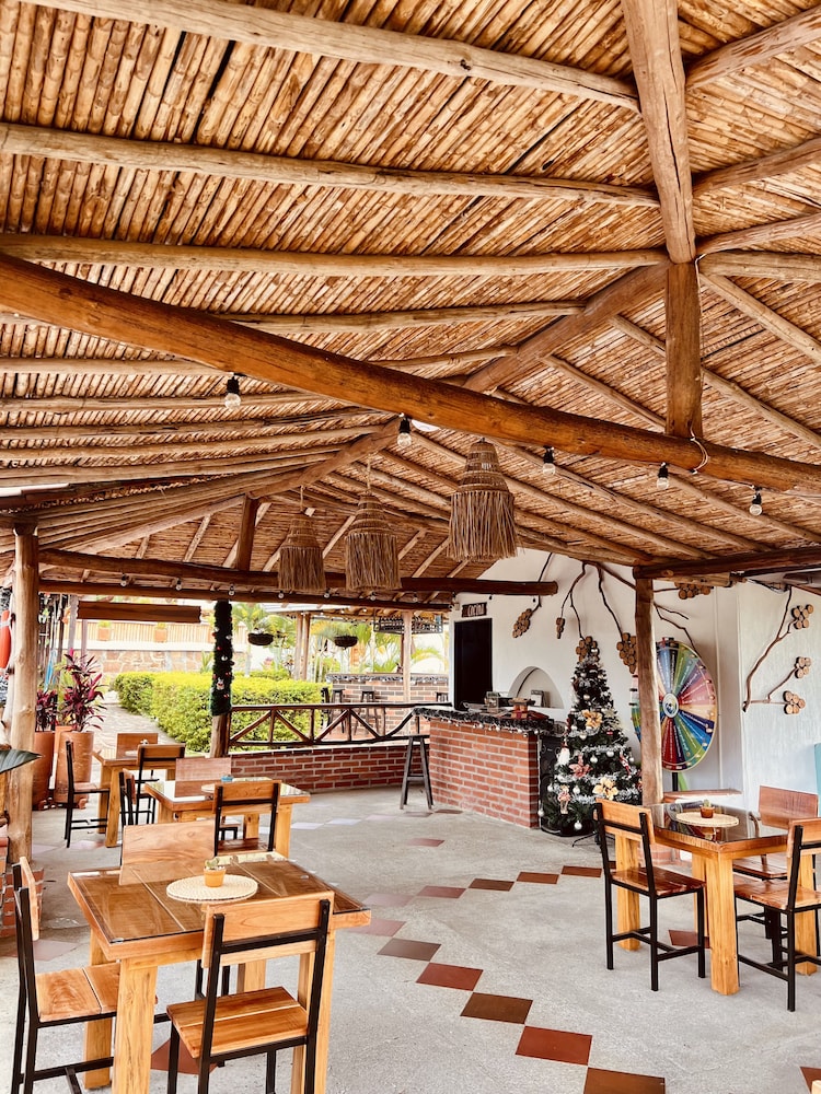 Hotel Campestre Palmas Del Zamorano 33/50