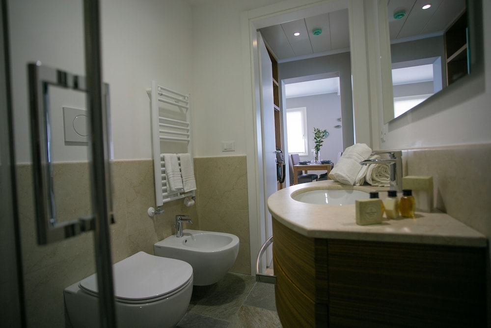 Suite, Queen Bed, City View, Sofa