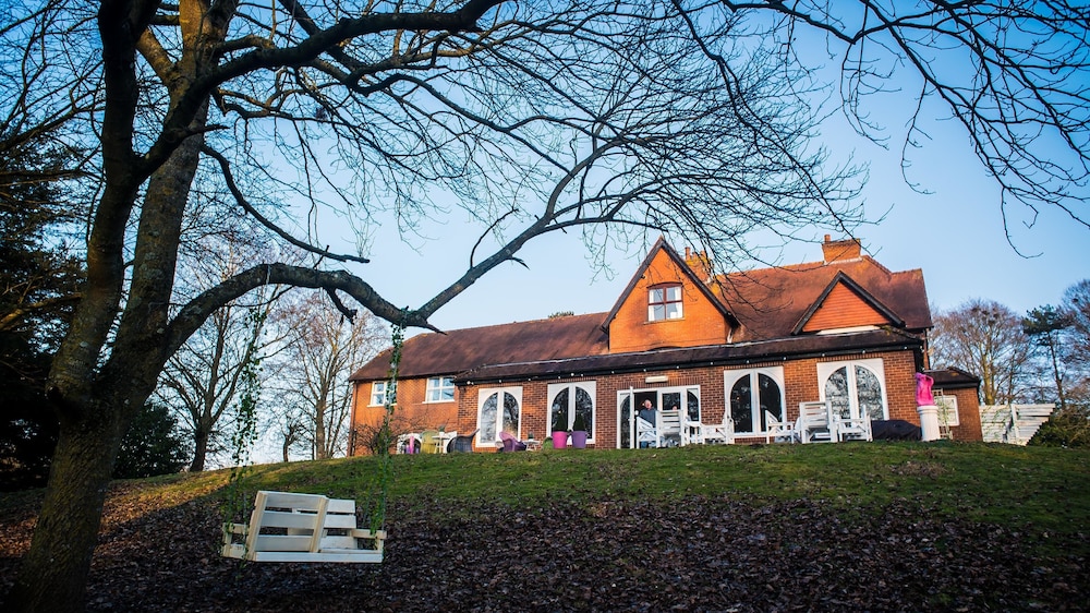 Gray Manor Hotel 42/48
