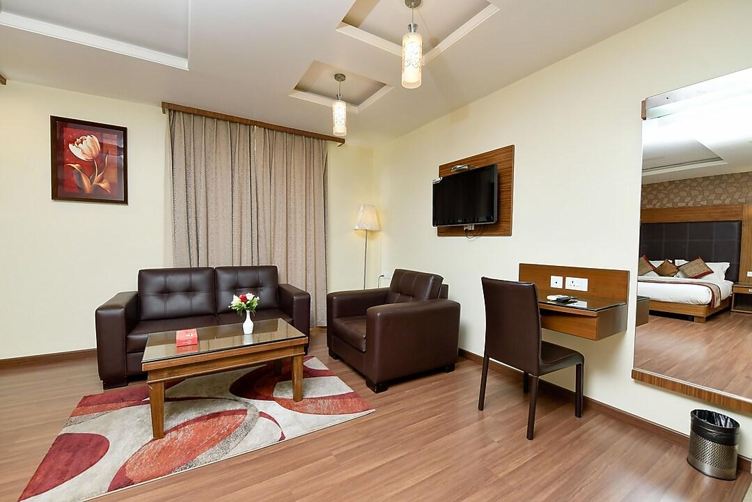 Oyo 9680 National Residency 23/27