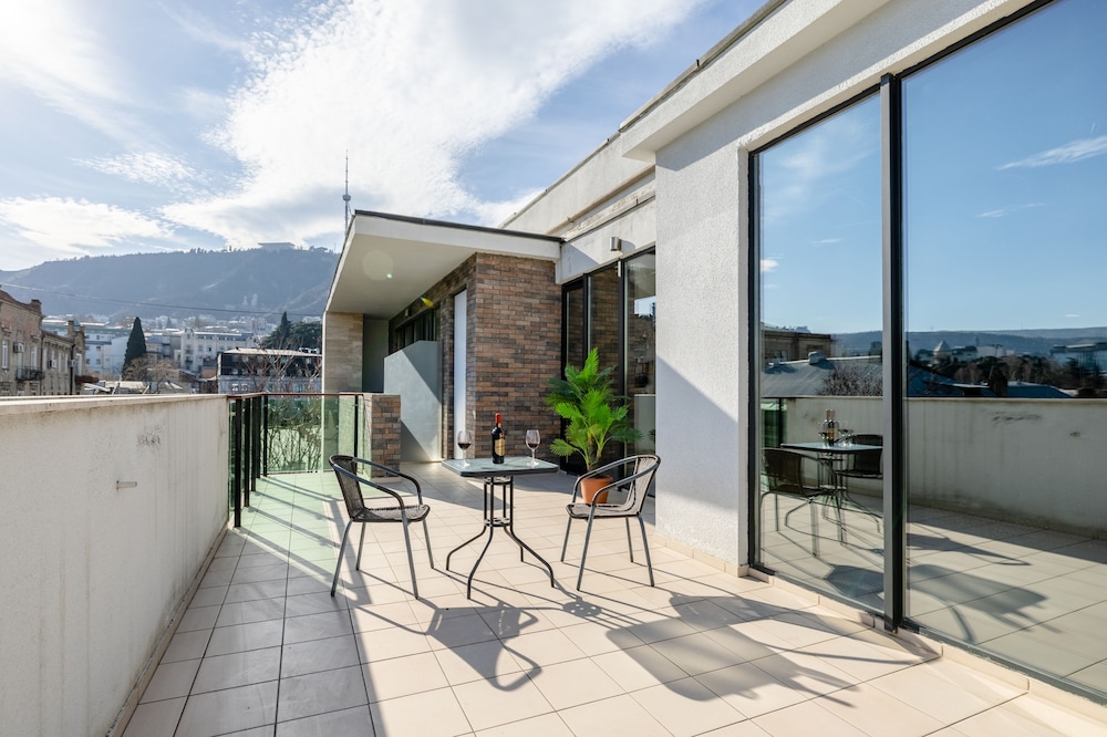 Brosse Garden Hotel 43/49