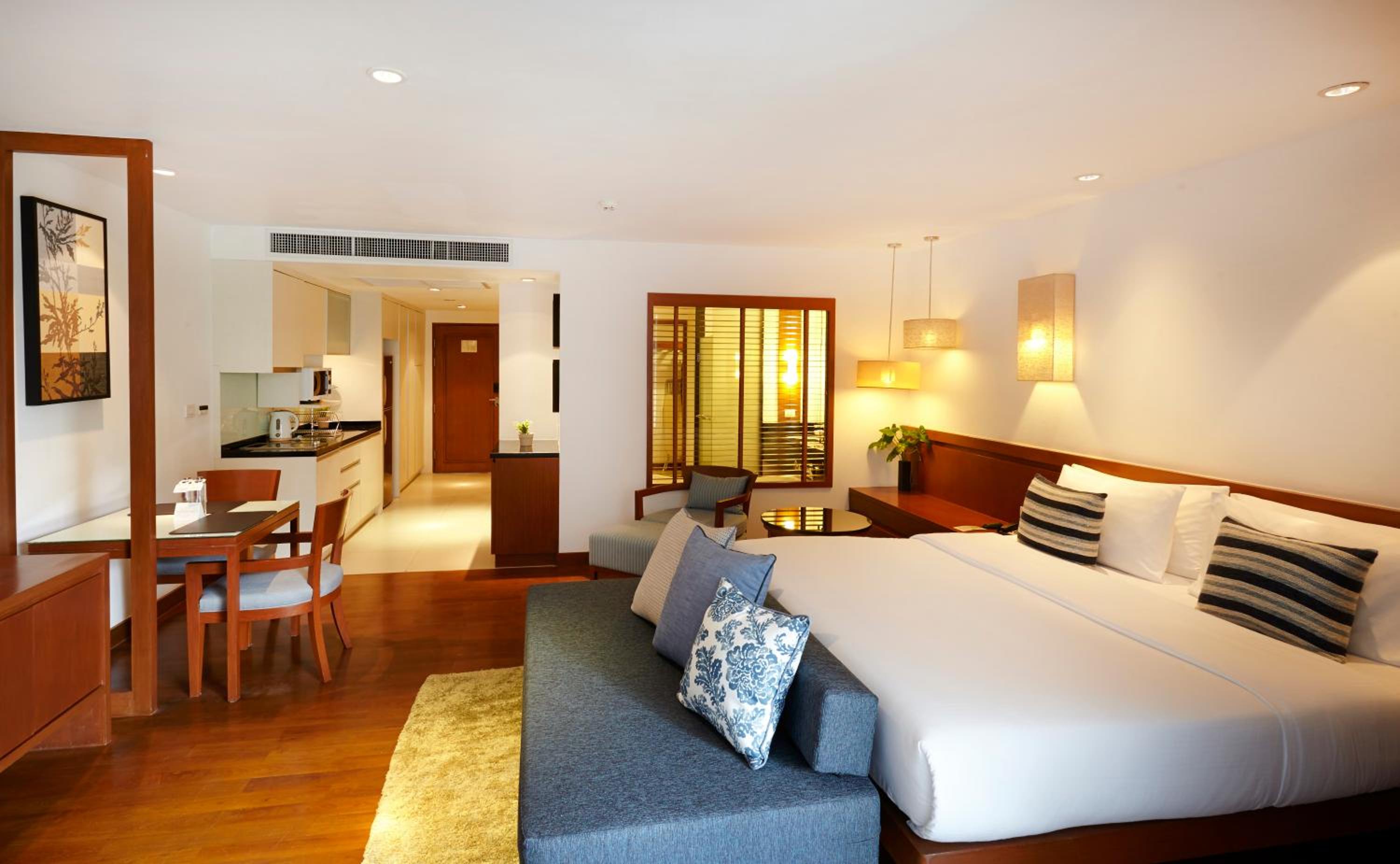استوديو ديلوكس بسرير كينج، Woodlands Suites Serviced Residences 4/8