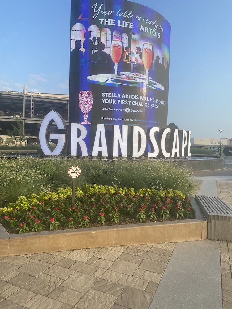 Holiday Inn Express & Suites Plano - The Colony 10/63