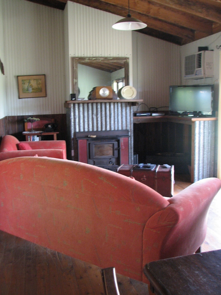 LOVEDALE COTTAGES 28/43