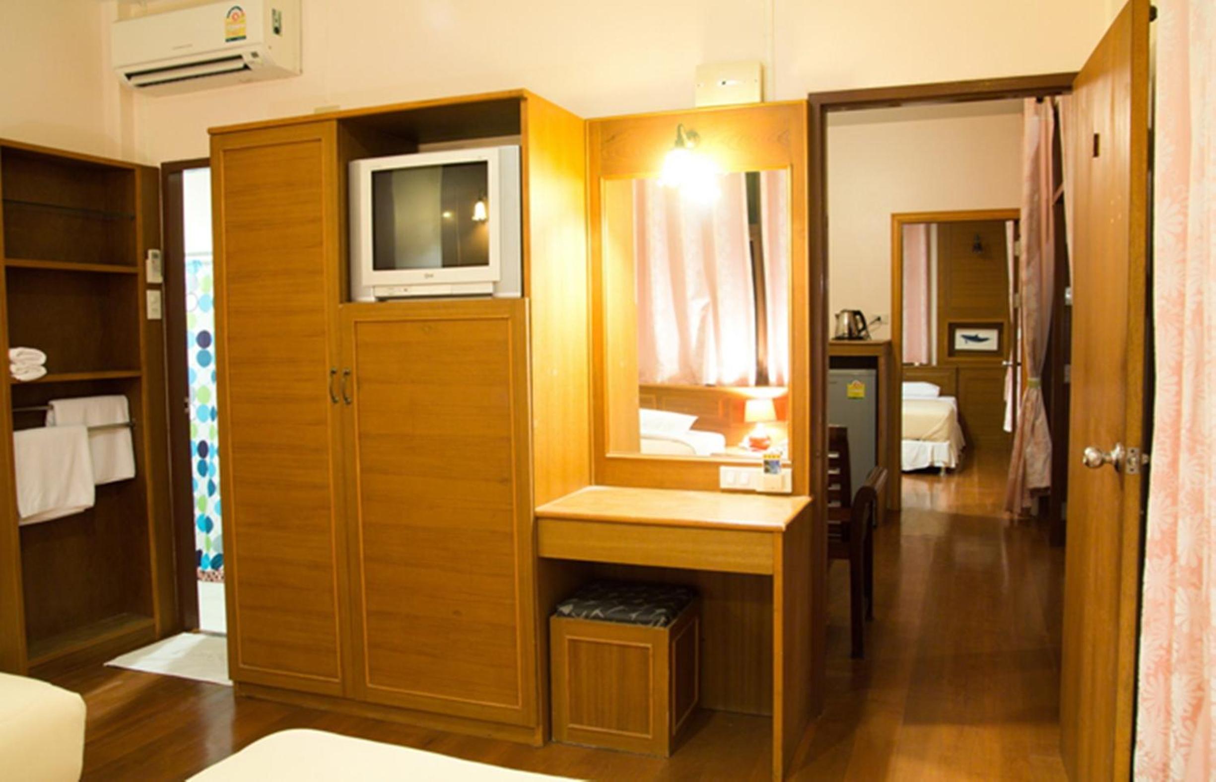 Deluxe, 4 Beds, Beach Front