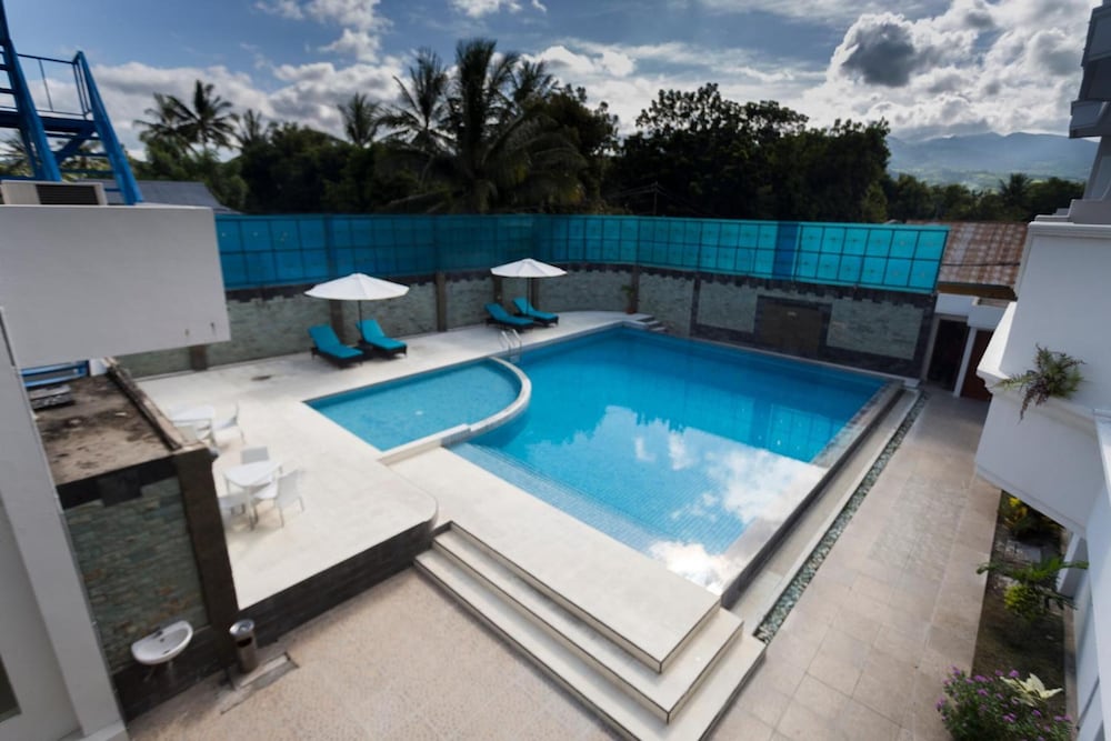 Sylvia Hotel Maumere 4/57