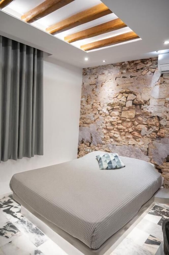 DELUXE, DOUBLE BED, BALCONY