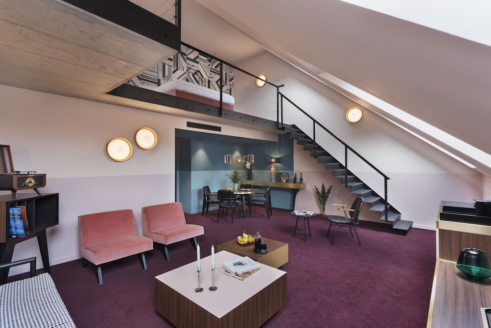Stories Boutique Hotel 67/72