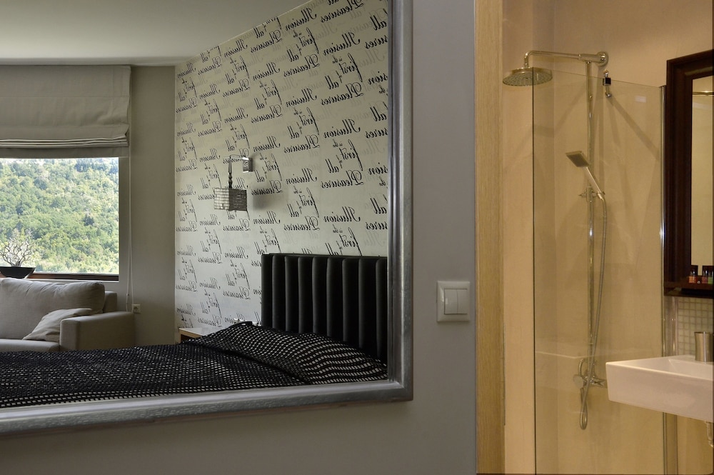Forest Suites Boutique Hotel 29/79