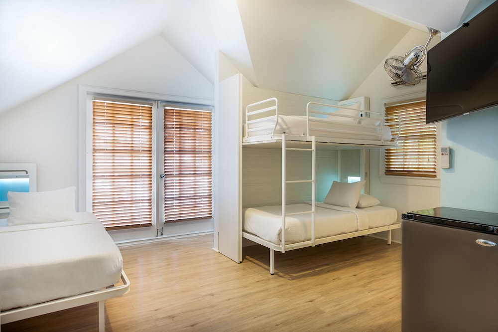 Private, 5 Beds