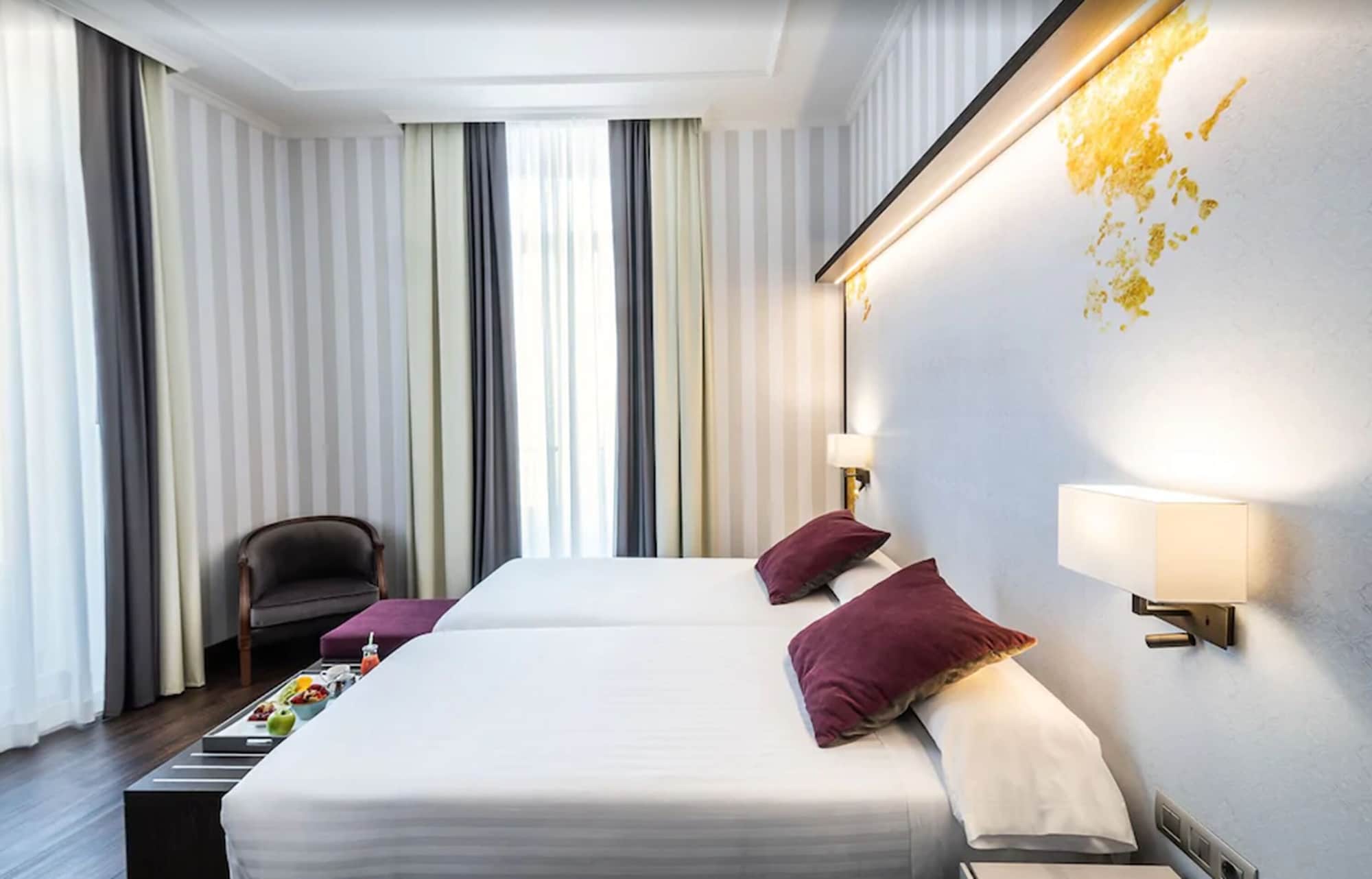 STANDARD, TWIN BEDS, WITH EXTRA BED